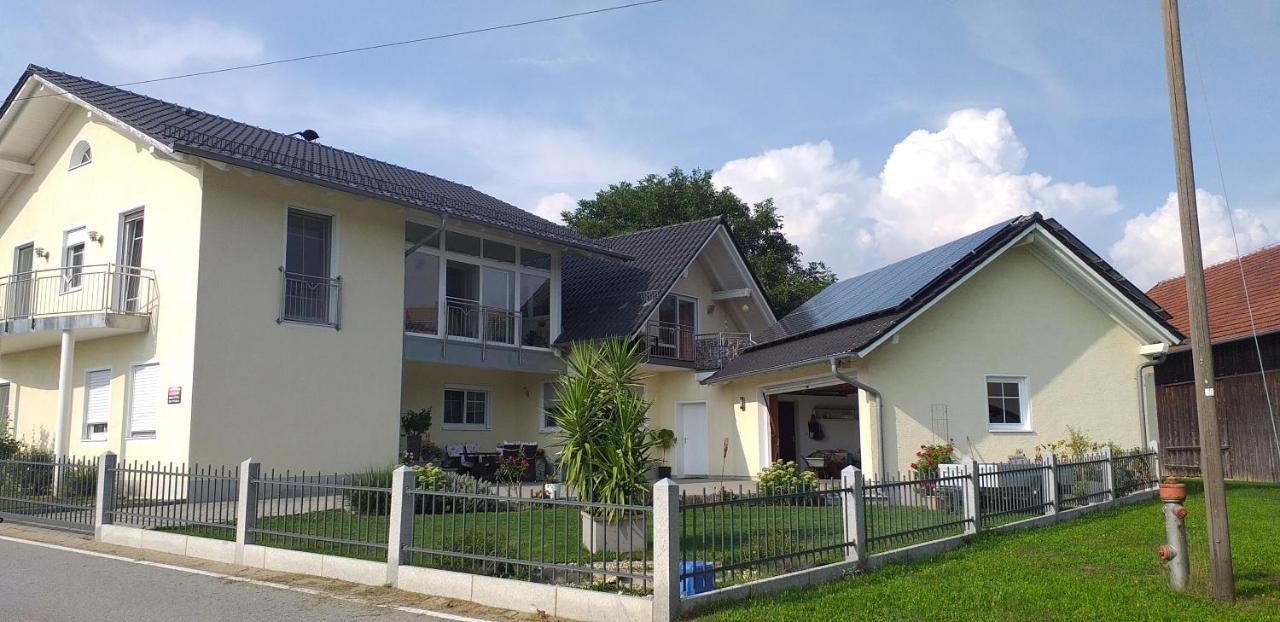 Bei Den Geissens Apartment Aldersbach Bagian luar foto