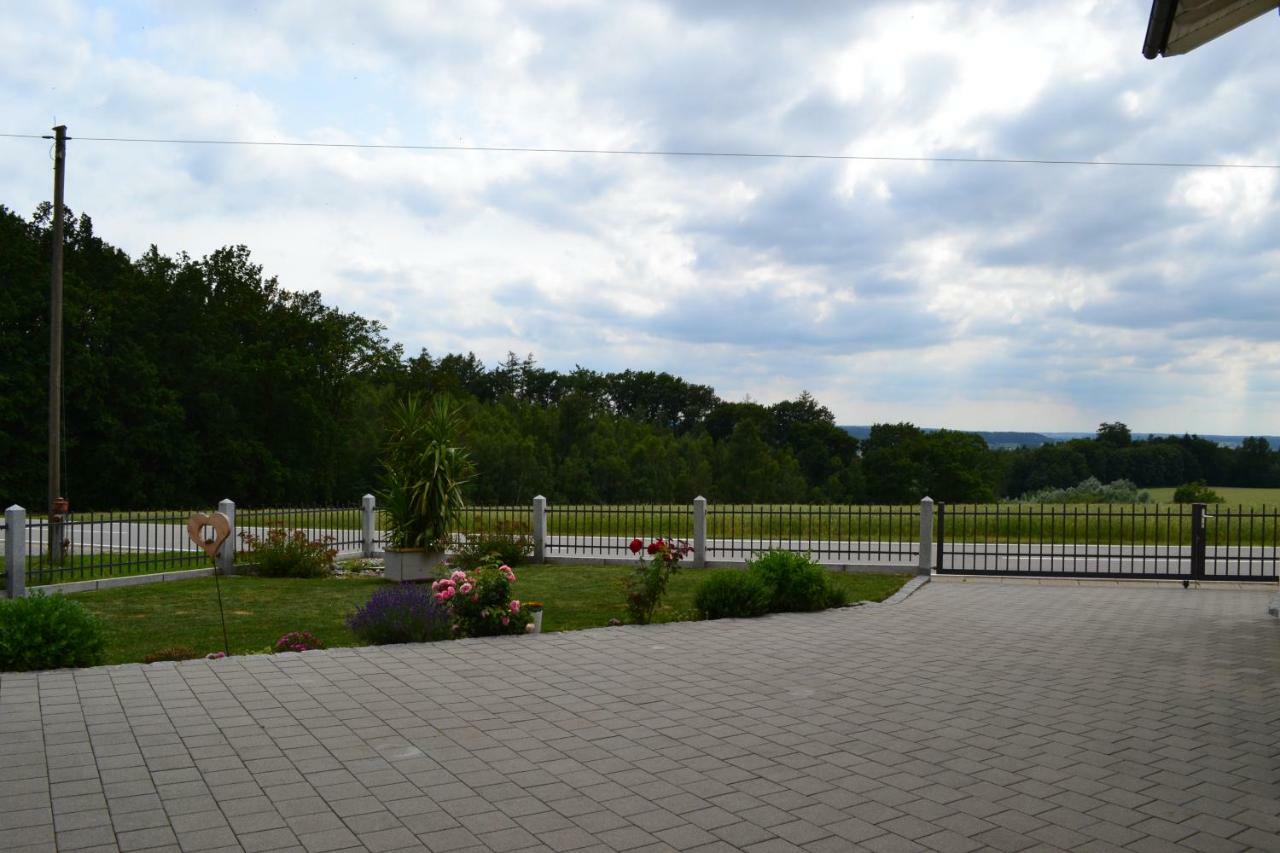 Bei Den Geissens Apartment Aldersbach Bagian luar foto